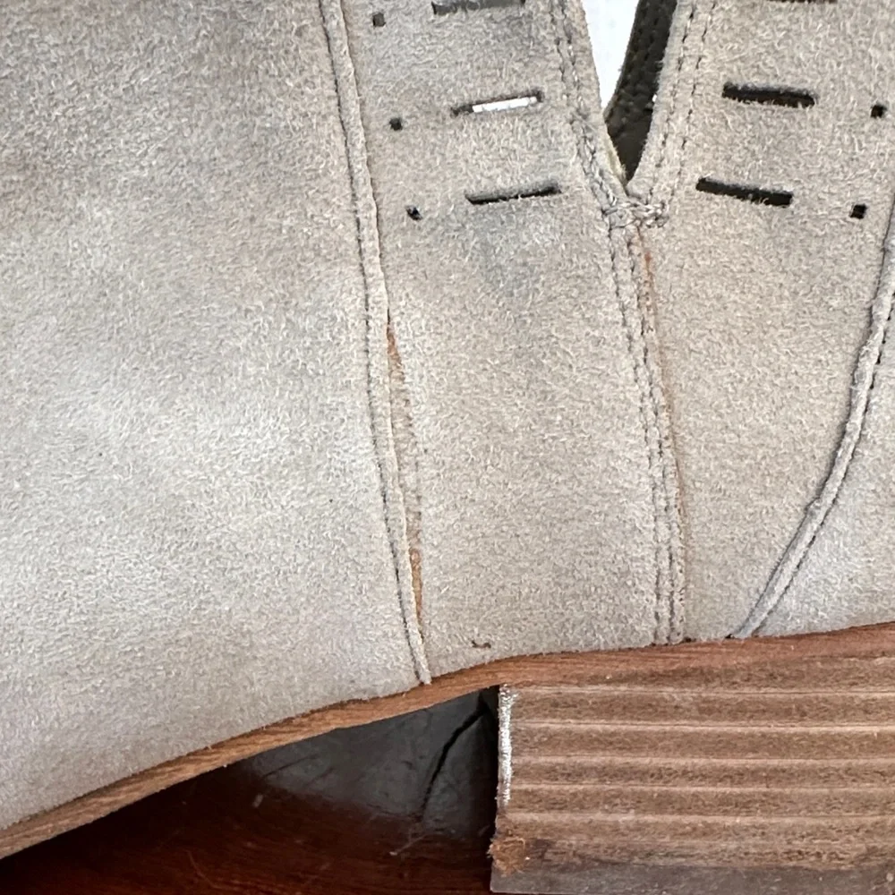 Caslon Soft Camel Colored Suede Ankle Booties Stacked Wooden Heel Size 9.5